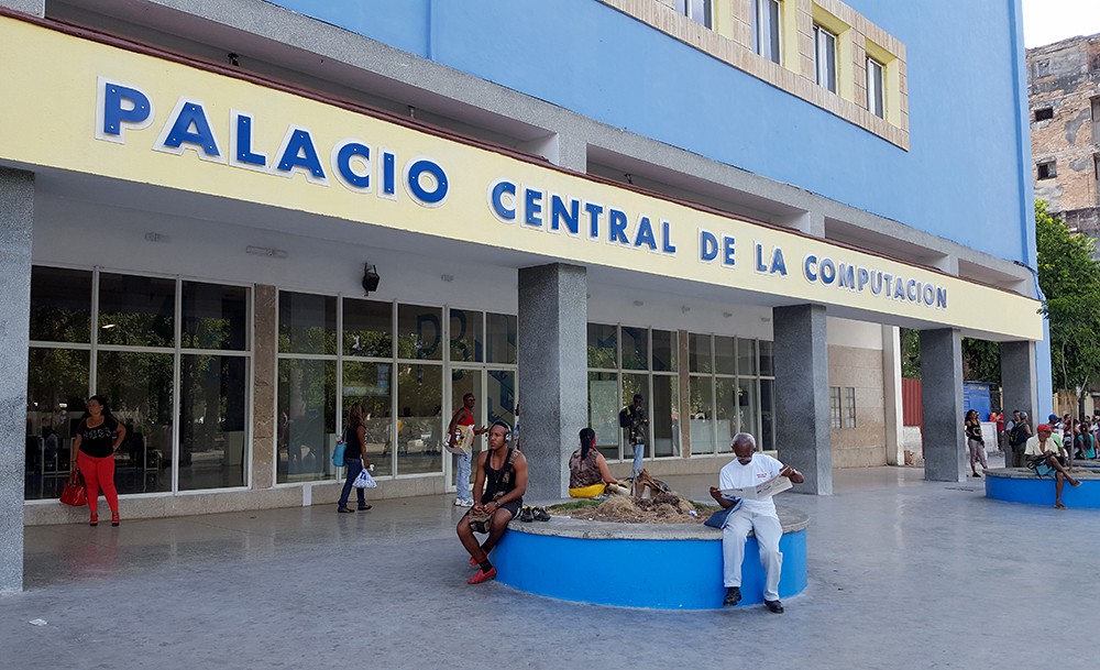 Entrada del Palacio Central de la Computación