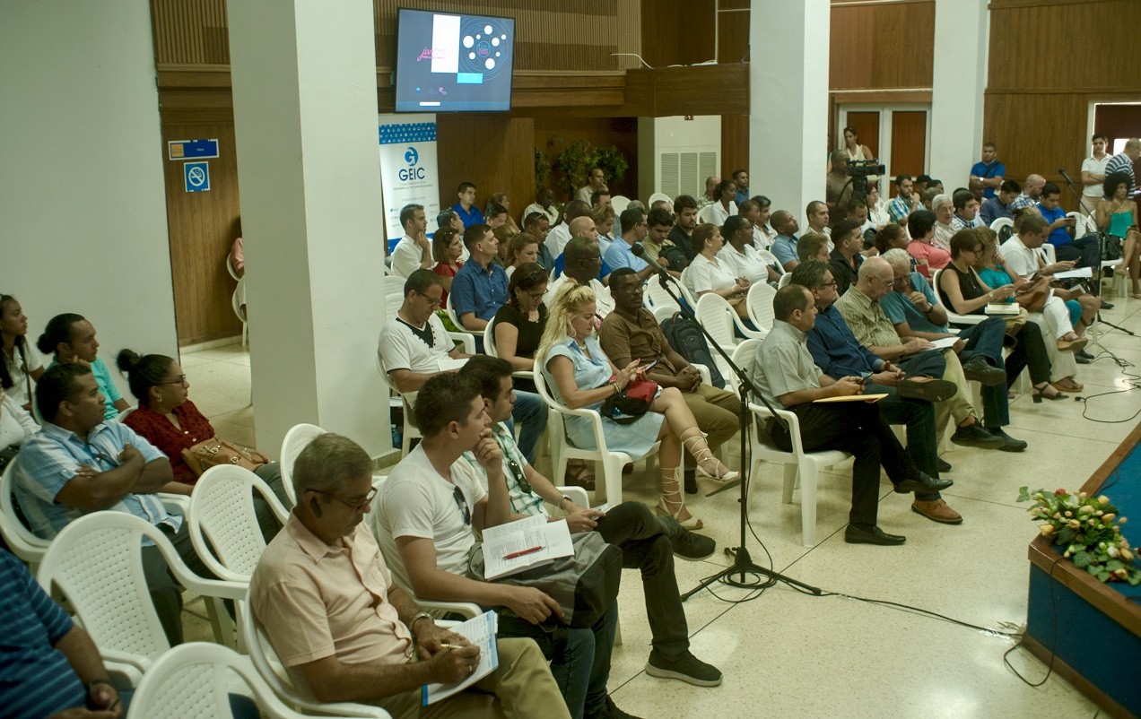 Al Taller asistieron representantes del sector estatal y trabajadores por cuenta propia