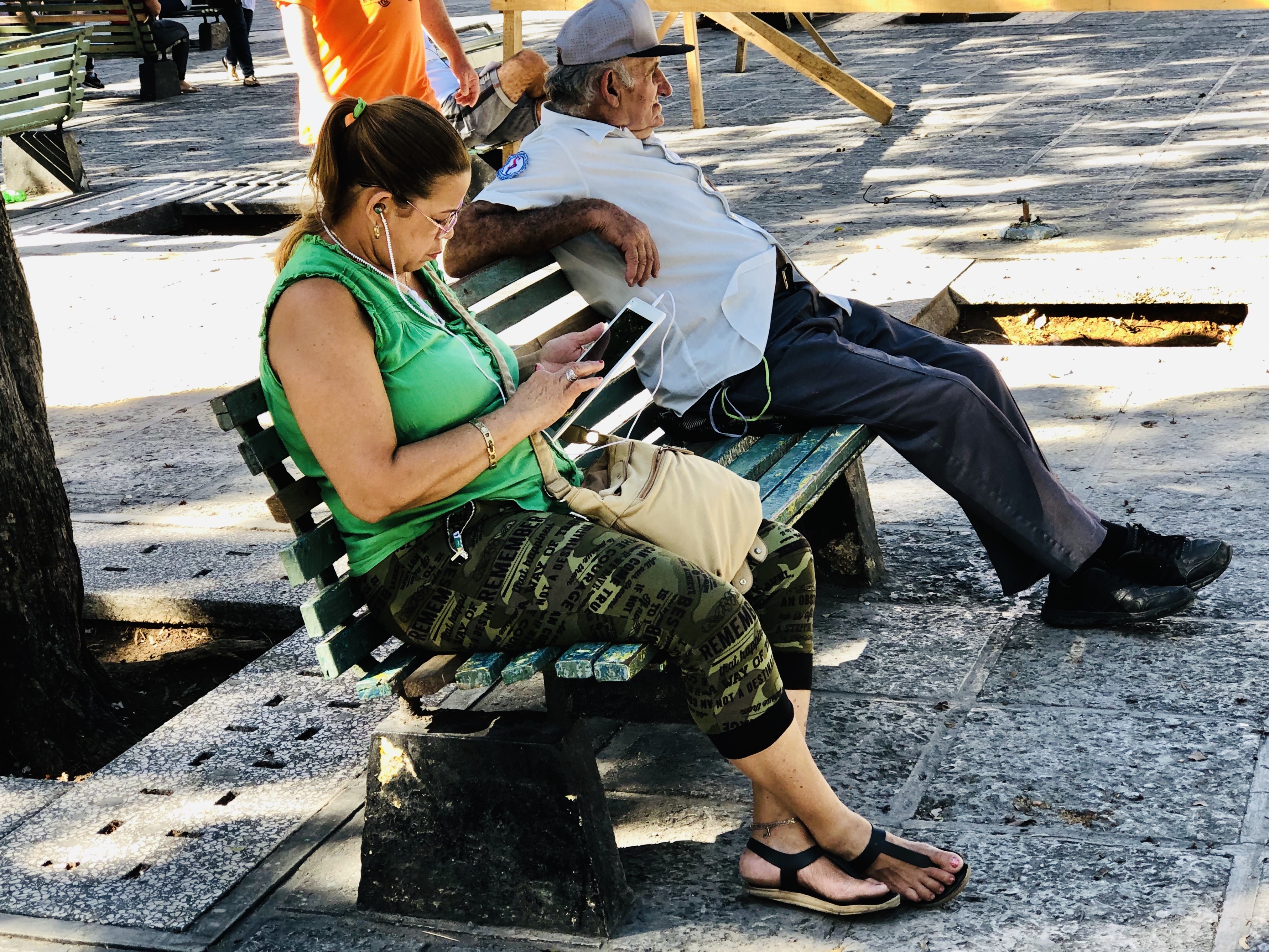 Los cubanos han comenzado a utilizar dispositivos móviles para realizar operaciones bancarias. Transfermóvil es una de las aplicaciones que permite hacer ese tipo de operaciones