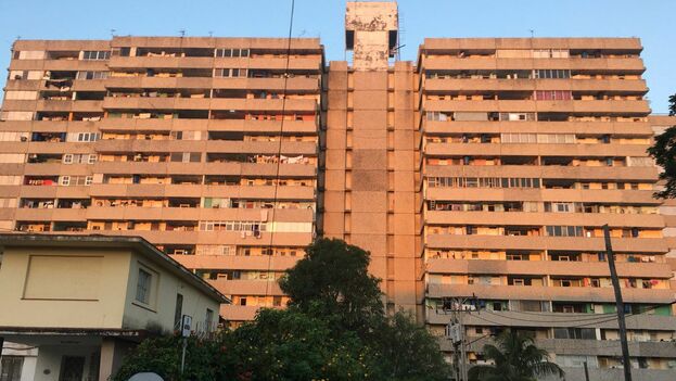 Edificio de Microbrigada (Casa de Reinaldo Escobar, padre de Luz Escobar)