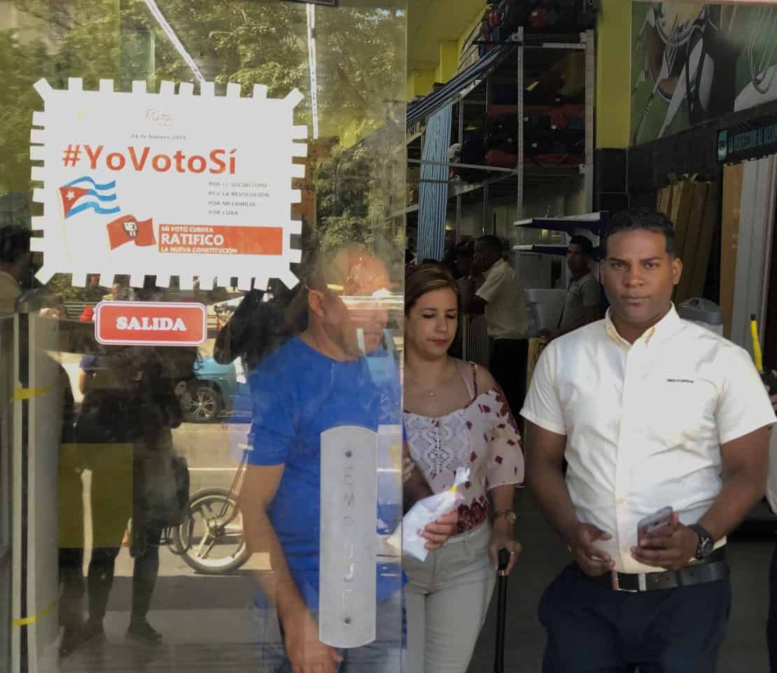 Cartel con la etiqueta #YoVotoSi