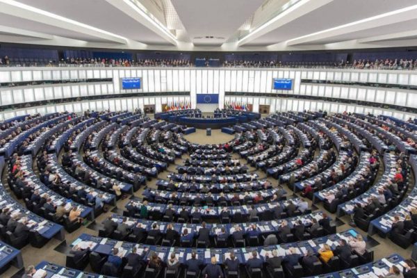 Resolución del Parlamento Europeo condena violaciones de derechos digitales en Cuba