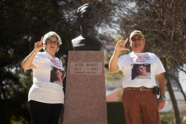 Abuelos del preso político cubano Chadrián Vila exigen su libertad